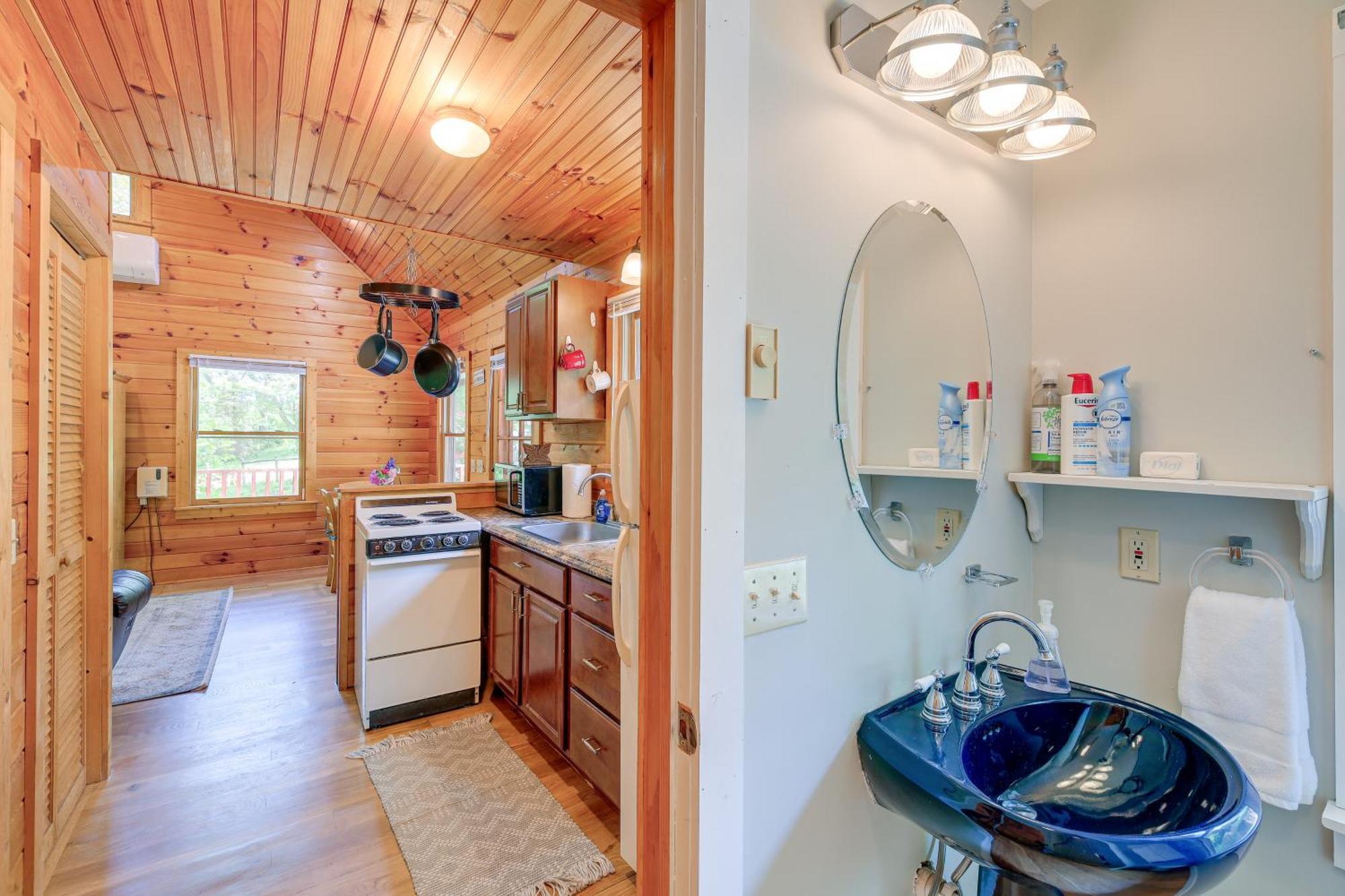 Quaint Blue Ridge Cabin Rental With On-Site Stream! Sparta Екстериор снимка