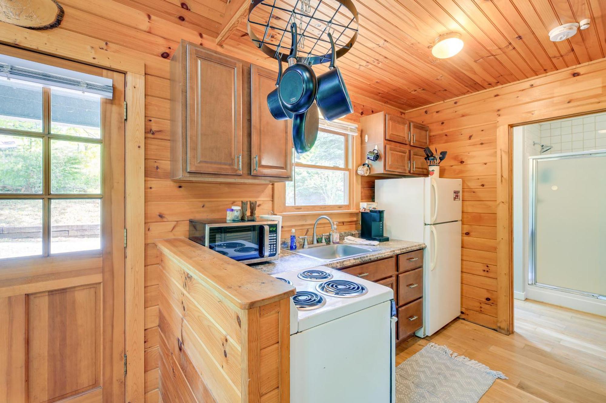 Quaint Blue Ridge Cabin Rental With On-Site Stream! Sparta Екстериор снимка