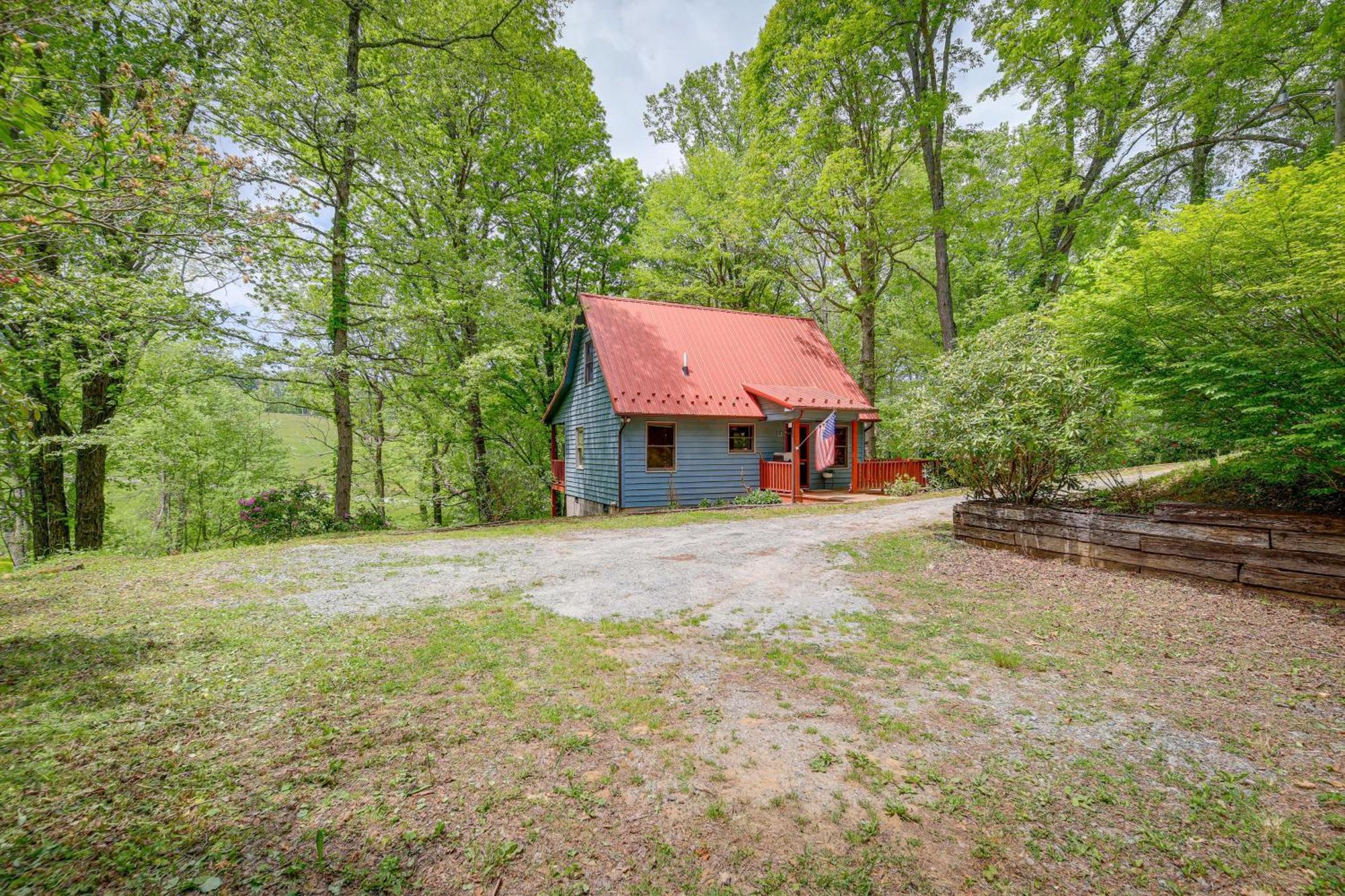 Quaint Blue Ridge Cabin Rental With On-Site Stream! Sparta Екстериор снимка