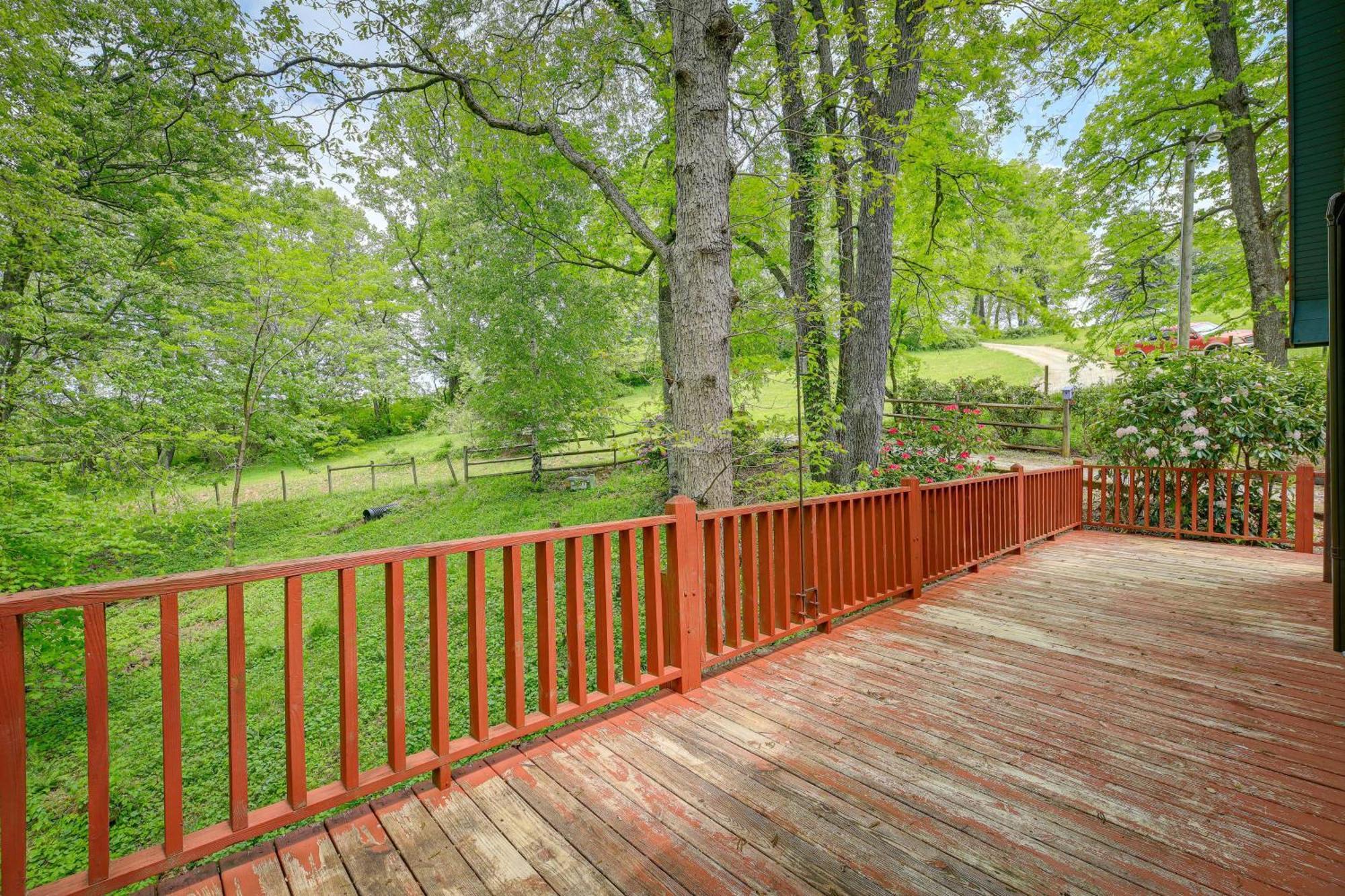 Quaint Blue Ridge Cabin Rental With On-Site Stream! Sparta Екстериор снимка