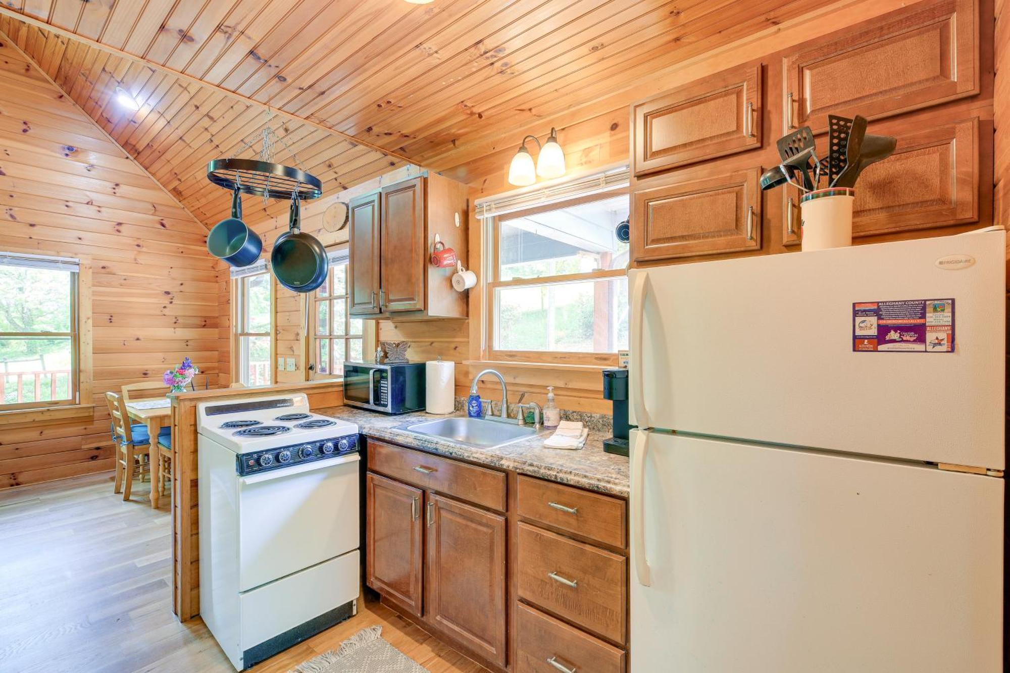 Quaint Blue Ridge Cabin Rental With On-Site Stream! Sparta Екстериор снимка