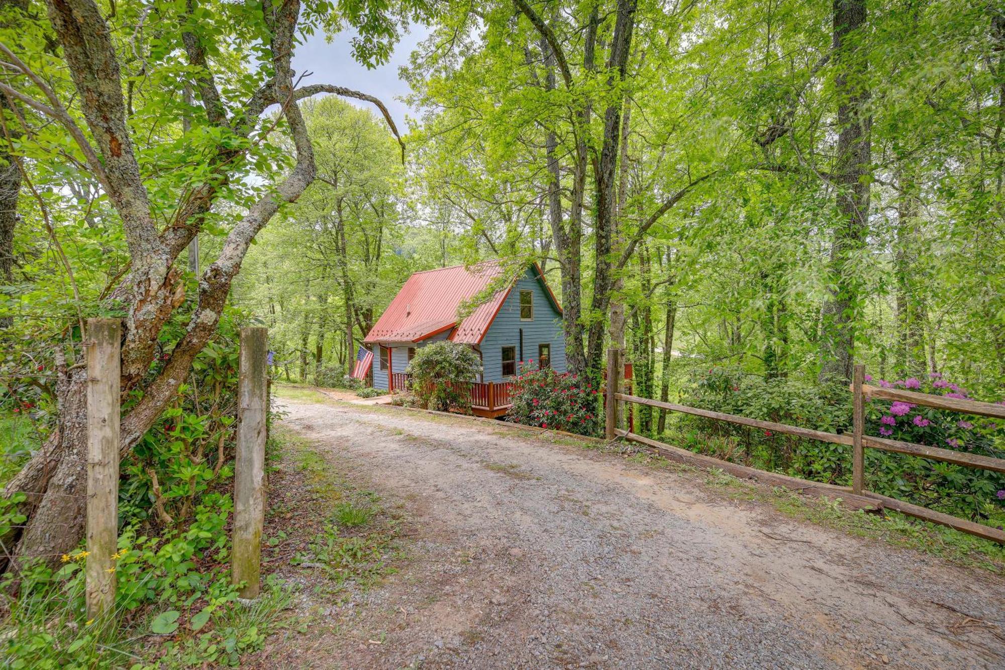 Quaint Blue Ridge Cabin Rental With On-Site Stream! Sparta Екстериор снимка